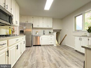 11505 Parkedge Dr in Rockville, MD - Building Photo - Building Photo