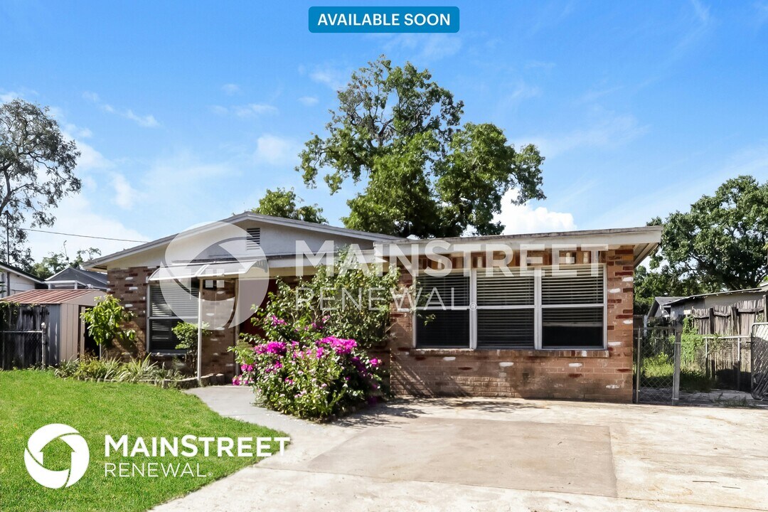 7013 Yule Ln in Tampa, FL - Building Photo