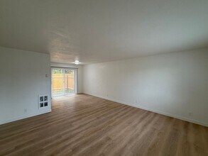 4012 Southway Loop in Springfield, OR - Building Photo - Building Photo