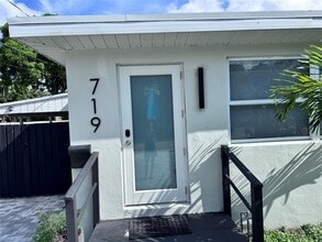 719 NE 38th St in Oakland Park, FL - Building Photo - Building Photo