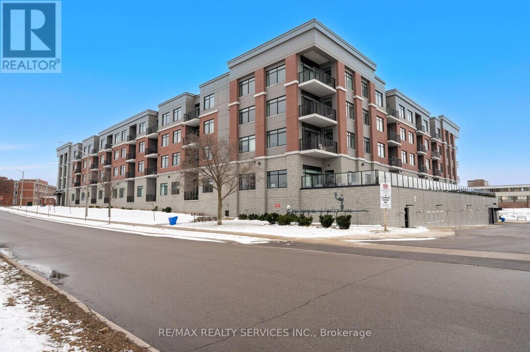 1-411 Redfern Ave in Hamilton, ON - Building Photo