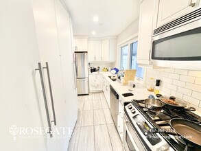 63 Sweetbriar Dr in Kitchener, ON - Building Photo - Building Photo