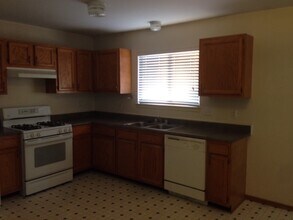 16024 Hauss Ave in Eastpointe, MI - Building Photo - Building Photo