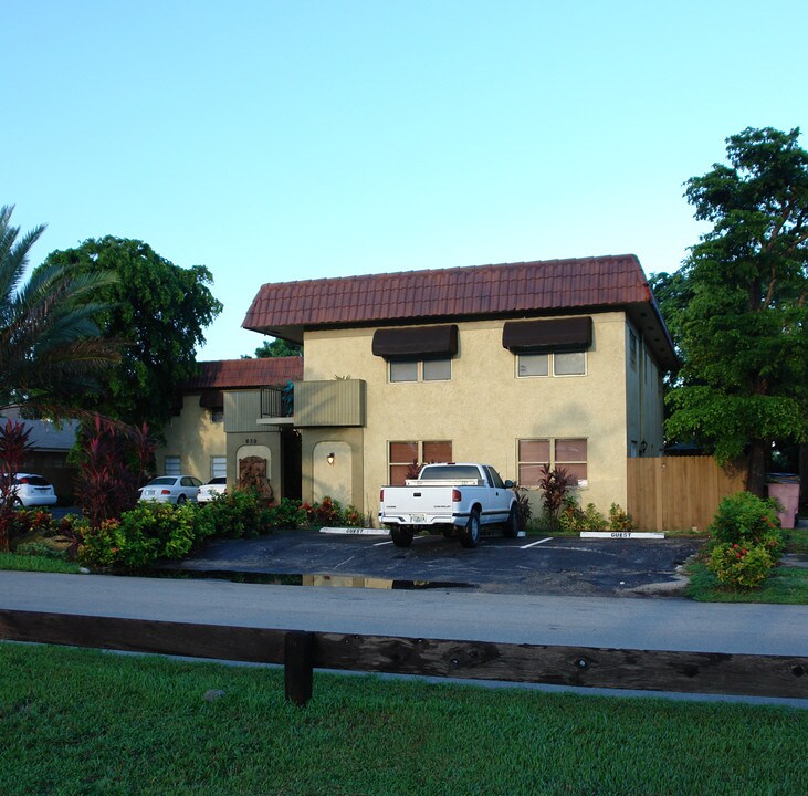 639 NE 10th Ave in Fort Lauderdale, FL - Building Photo