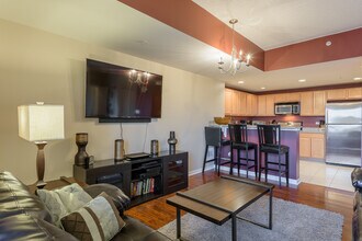 6420 Double Eagle Dr in Woodridge, IL - Building Photo - Building Photo
