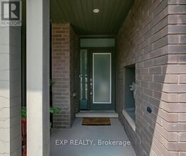 177 Sabina Dr in Oakville, ON - Building Photo - Building Photo