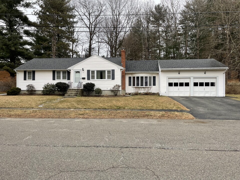 10 Squanto Rd in Peabody, MA - Foto de edificio