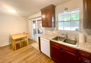 1422 College Pkwy in Gulf Breeze, FL - Building Photo - Building Photo