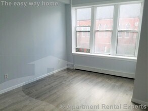 4 Webster Ave in Somerville, MA - Building Photo - Building Photo