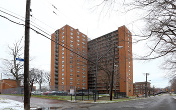 Wade Apartments in Cleveland, OH - Foto de edificio - Building Photo