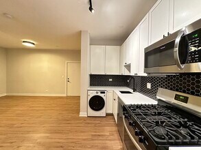 659 W Wrightwood Ave in Chicago, IL - Building Photo - Building Photo
