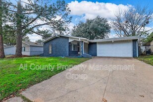 2504 S Fielder Rd in Arlington, TX - Building Photo