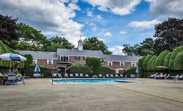 1107 Windsor Dr N in Framingham, MA - Building Photo - Building Photo