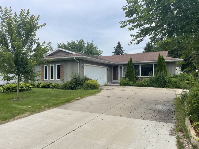 323 Santa Fe Trail in Waunakee, WI - Building Photo - Building Photo