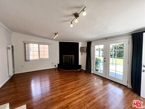 364 N San Vicente Blvd in West Hollywood, CA - Building Photo - Building Photo