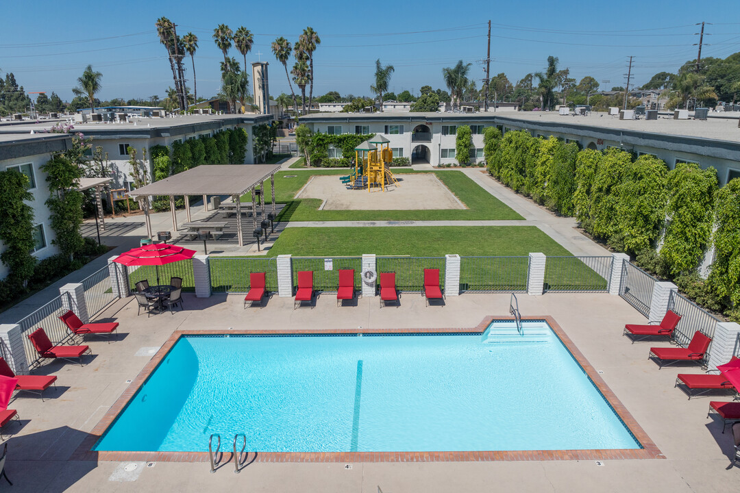 Villa Santa Fe Apartments in Santa Fe Springs, CA - Building Photo