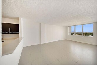 1500 Bay Rd, Unit S-0270 in Miami Beach, FL - Building Photo - Building Photo