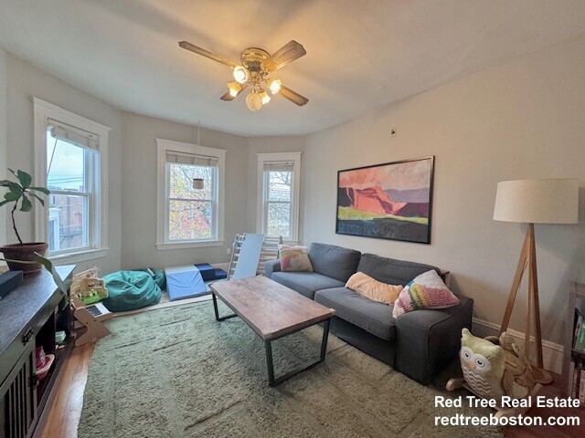 66 Williams St, Unit 3 in Boston, MA - Foto de edificio - Building Photo