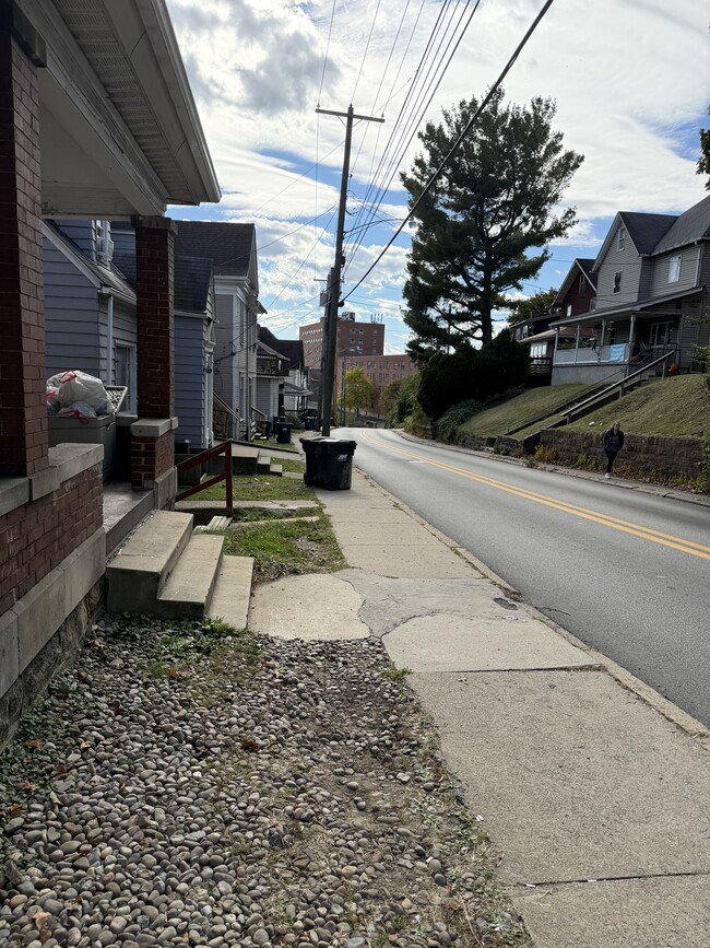 728 Willey St, Unit 4 in Morgantown, WV - Building Photo - Building Photo