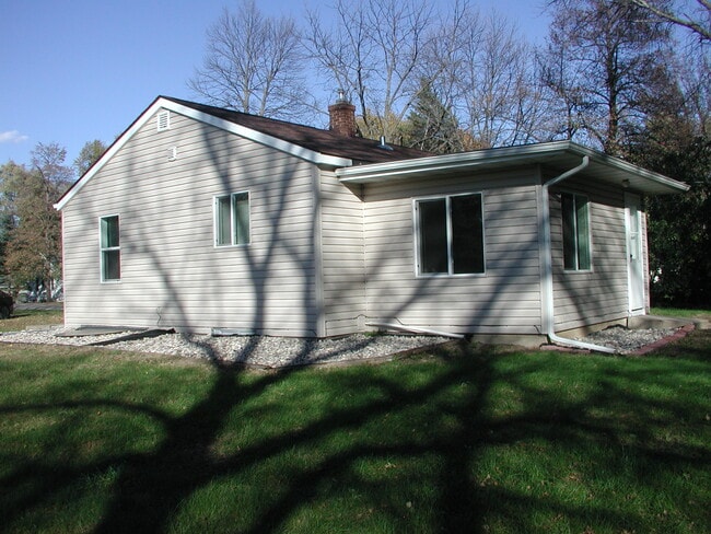402 Wolfe Ave, Unit #B