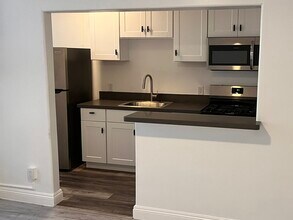 3005 Main St, Unit 516 in Santa Monica, CA - Building Photo - Building Photo