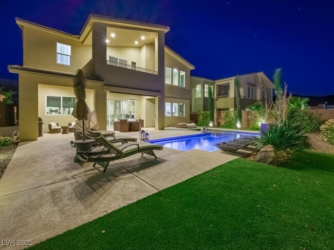 property at 3 Hilltop Crest St