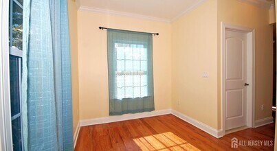 32 Cinder Rd in Edison, NJ - Building Photo - Building Photo