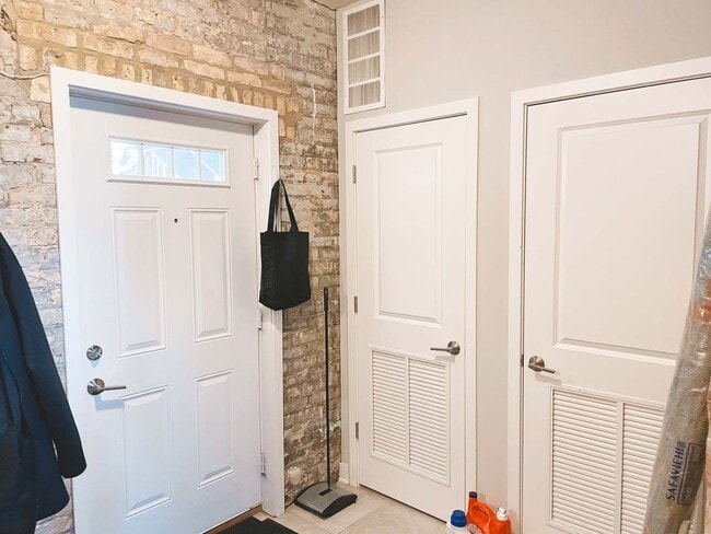 6125 N Clark St in Chicago, IL - Building Photo - Building Photo