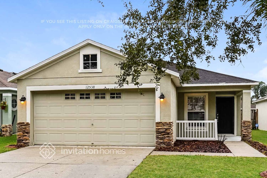 12538 Evington Point Dr in Riverview, FL - Foto de edificio