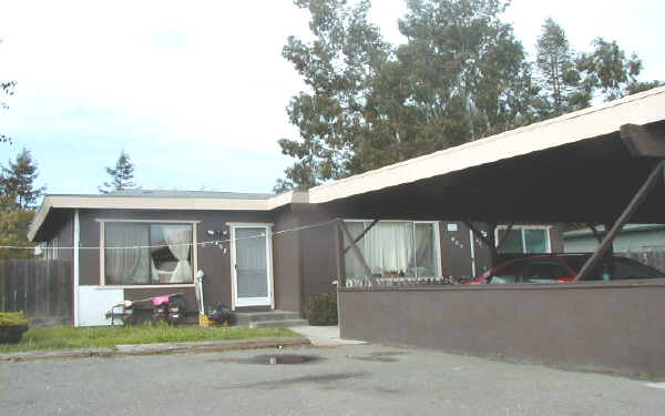 487 Hearn Ave in Santa Rosa, CA - Building Photo - Building Photo