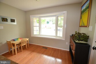 5611 Herberts Crossing Dr in Burke, VA - Building Photo - Building Photo