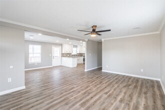 725 10th St in San Leon, TX - Building Photo - Building Photo