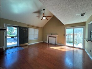3990 Roebling Ln, Unit B-5 in Virginia Beach, VA - Building Photo - Building Photo