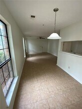 621 Windchase Ln in Stone Mountain, GA - Foto de edificio - Building Photo