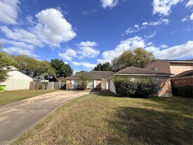 1367 Gentle Bend Dr in Missouri City, TX - Building Photo