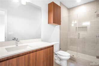 14 N Onyx Ave in Edinburg, TX - Building Photo - Building Photo