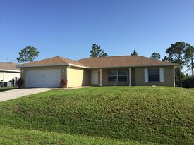 1233 Damen St E in Lehigh Acres, FL - Building Photo