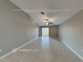 2210 Treesdale Ave in Ruskin, FL - Foto de edificio - Building Photo