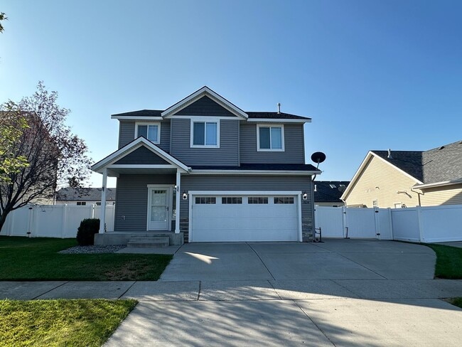 property at 1824 E Warbler Ln