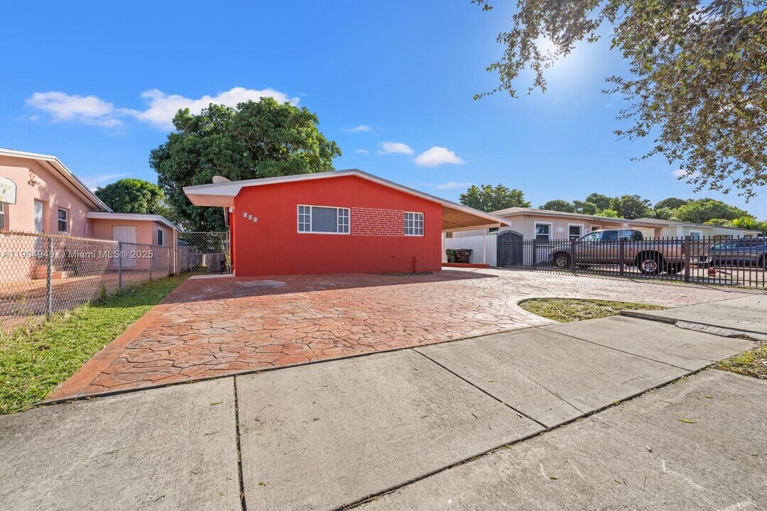 150 E 12th St in Hialeah, FL - Building Photo