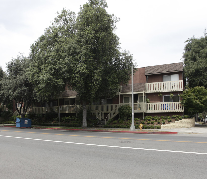 Camelot Apartments in Studio City, CA - Building Photo