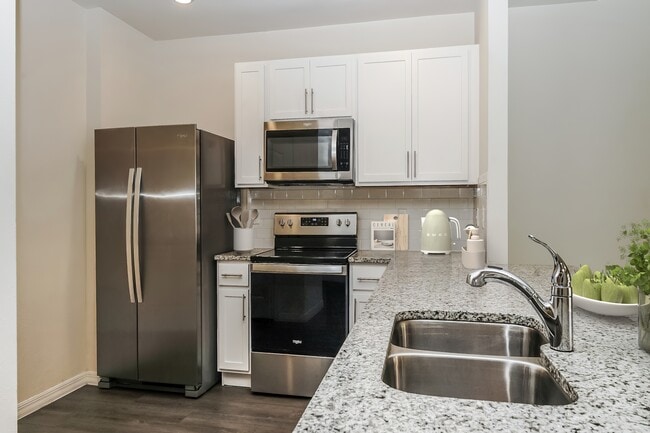 43 N Center St in Ormond Beach, FL - Building Photo - Building Photo