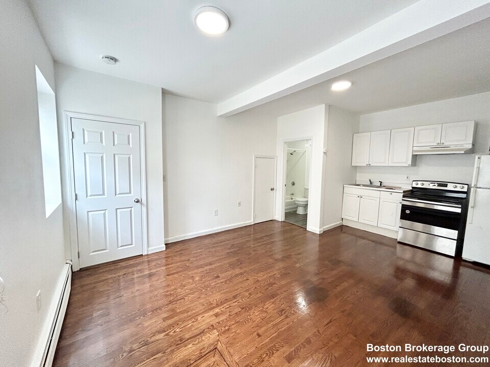 268 Bolton St in Boston, MA - Building Photo