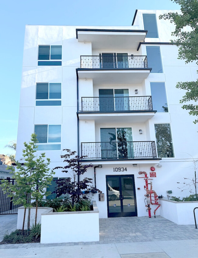 10934 Peach Grove St