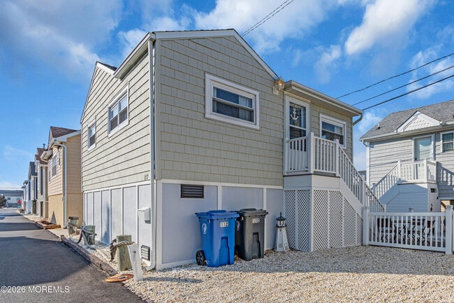 112 W Tide Way in Lavallette, NJ - Building Photo - Building Photo