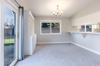 8916 Red Leaf Way in Sacramento, CA - Building Photo - Building Photo