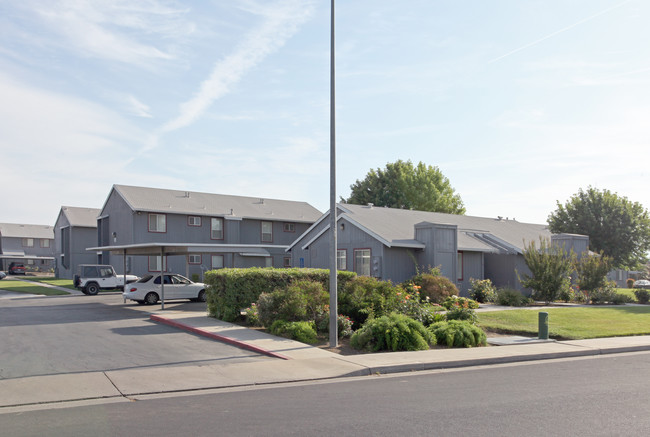 West Northway Apartments in Dinuba, CA - Foto de edificio - Building Photo