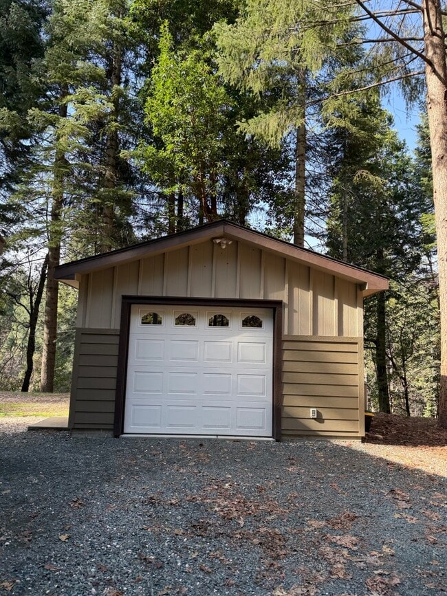 13345 Pasquale Rd in Nevada City, CA - Building Photo - Building Photo
