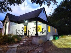 2114 N Elm St in Denton, TX - Building Photo - Building Photo