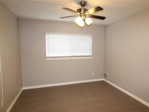 3001 Bee Ridge Rd in Sarasota, FL - Building Photo - Building Photo